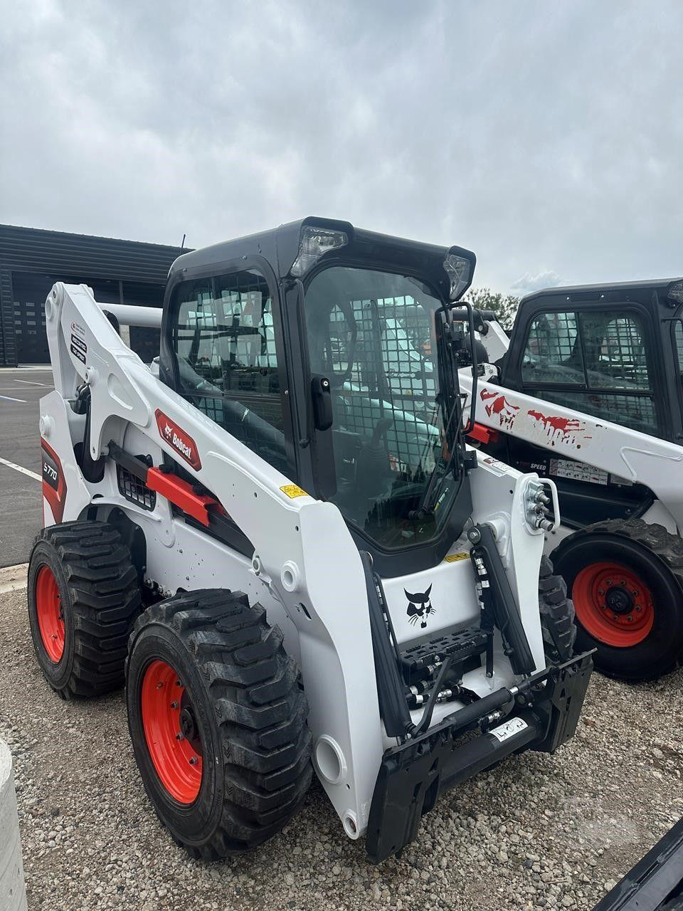 2025 BOBCAT S770 image 2