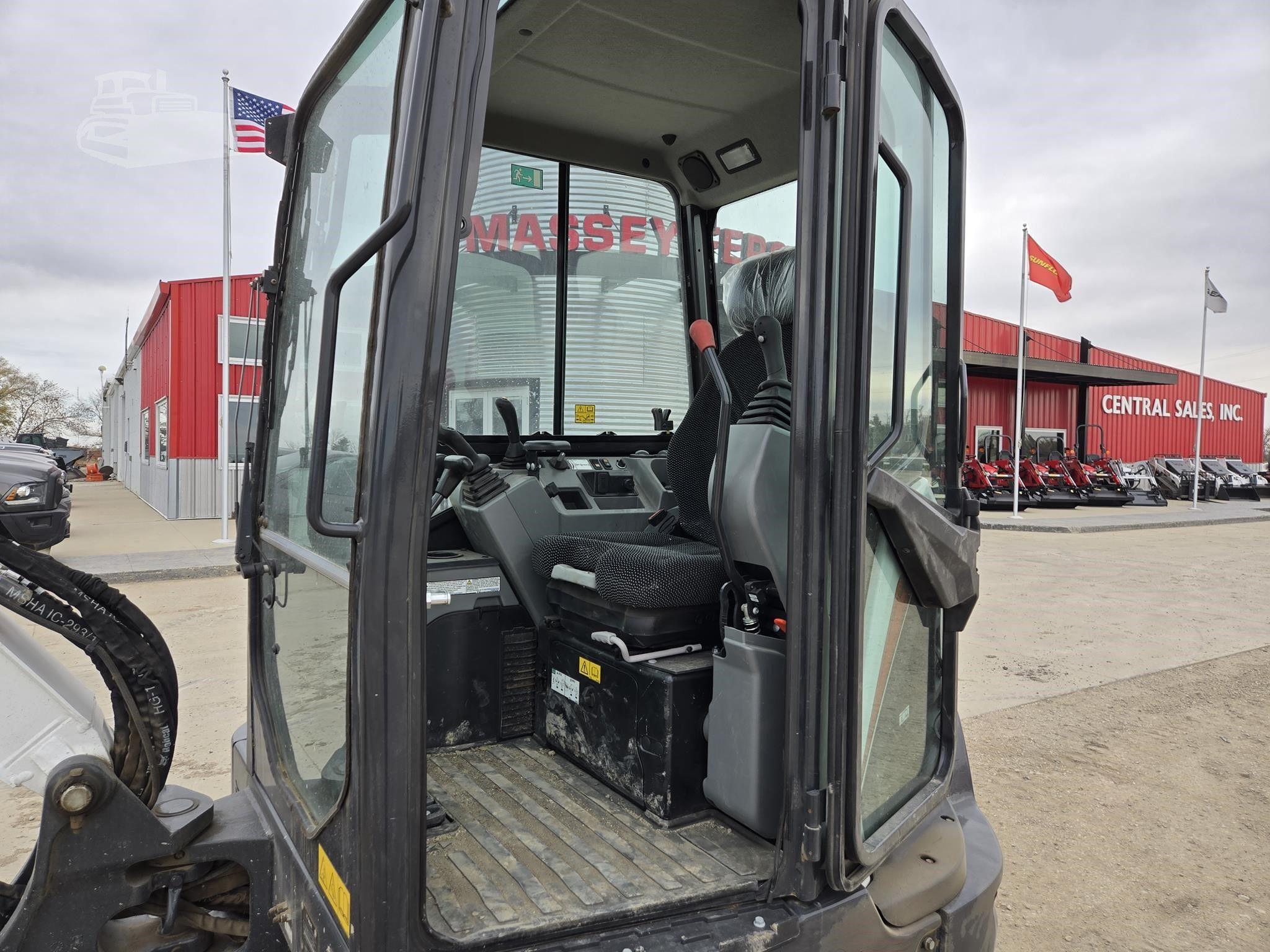 2023 BOBCAT E35 image 8