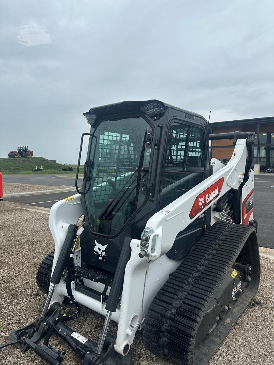 2025 BOBCAT T66