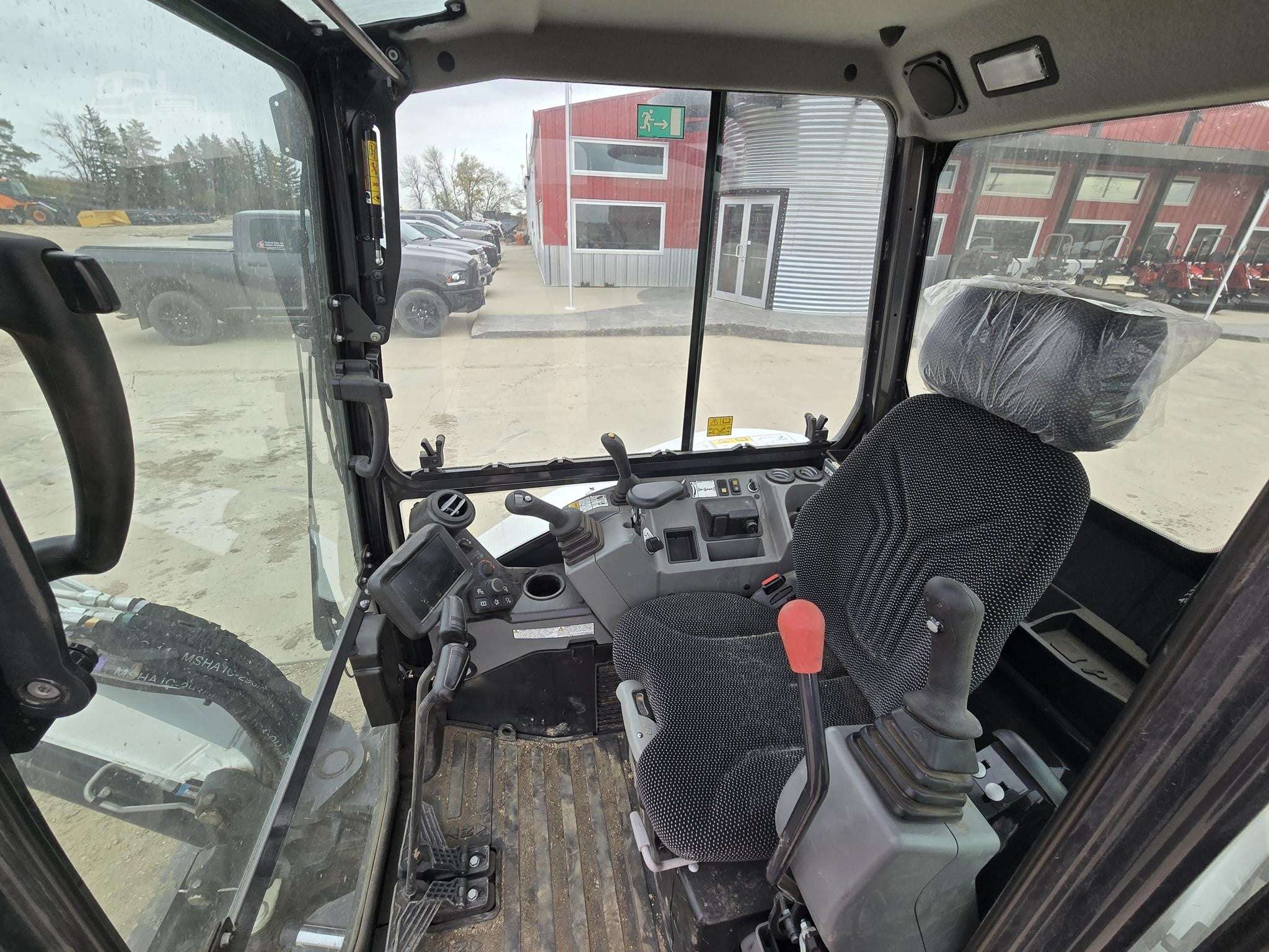 2023 BOBCAT E35 image 9