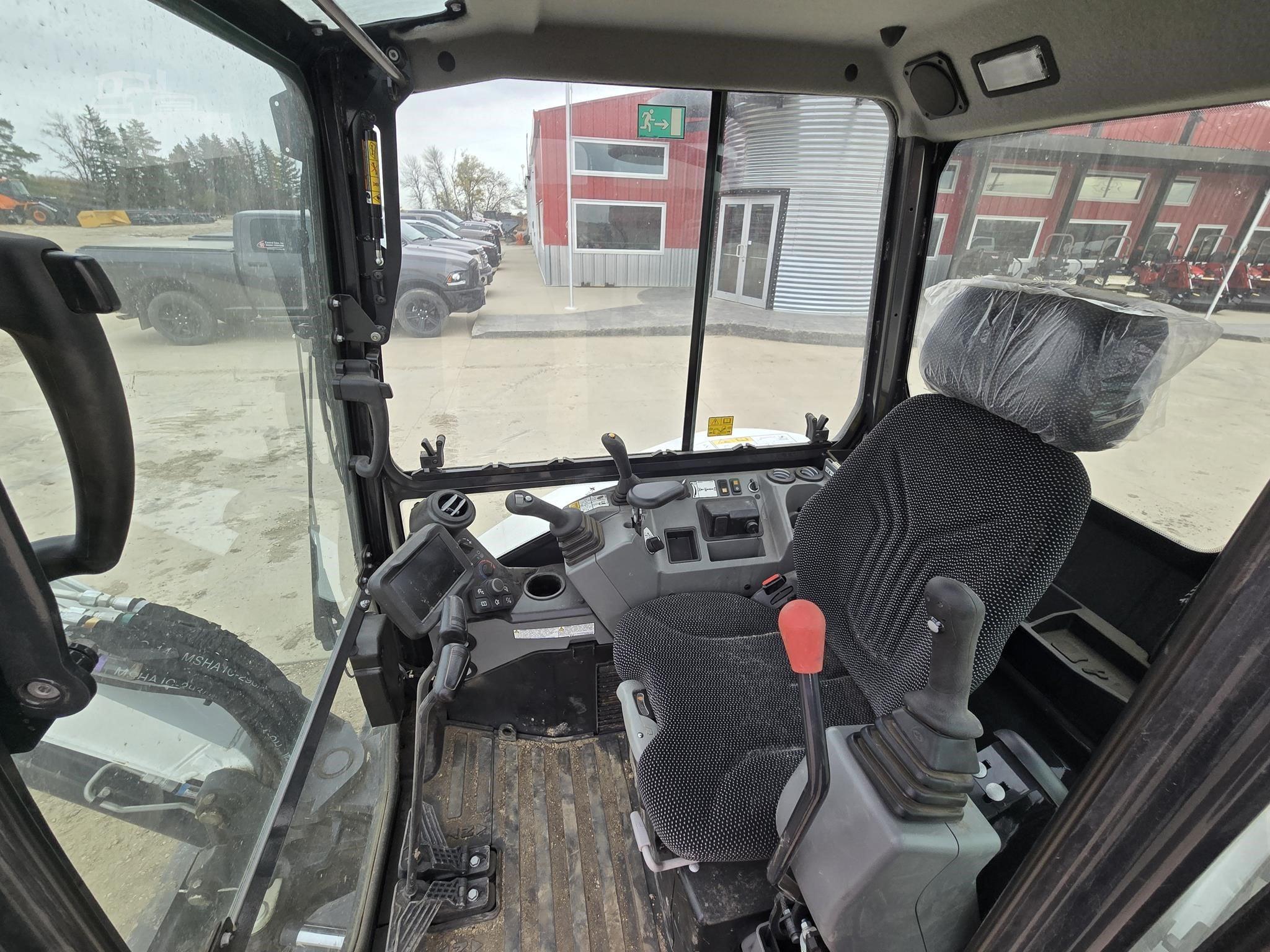 2023 BOBCAT E35 image 9
