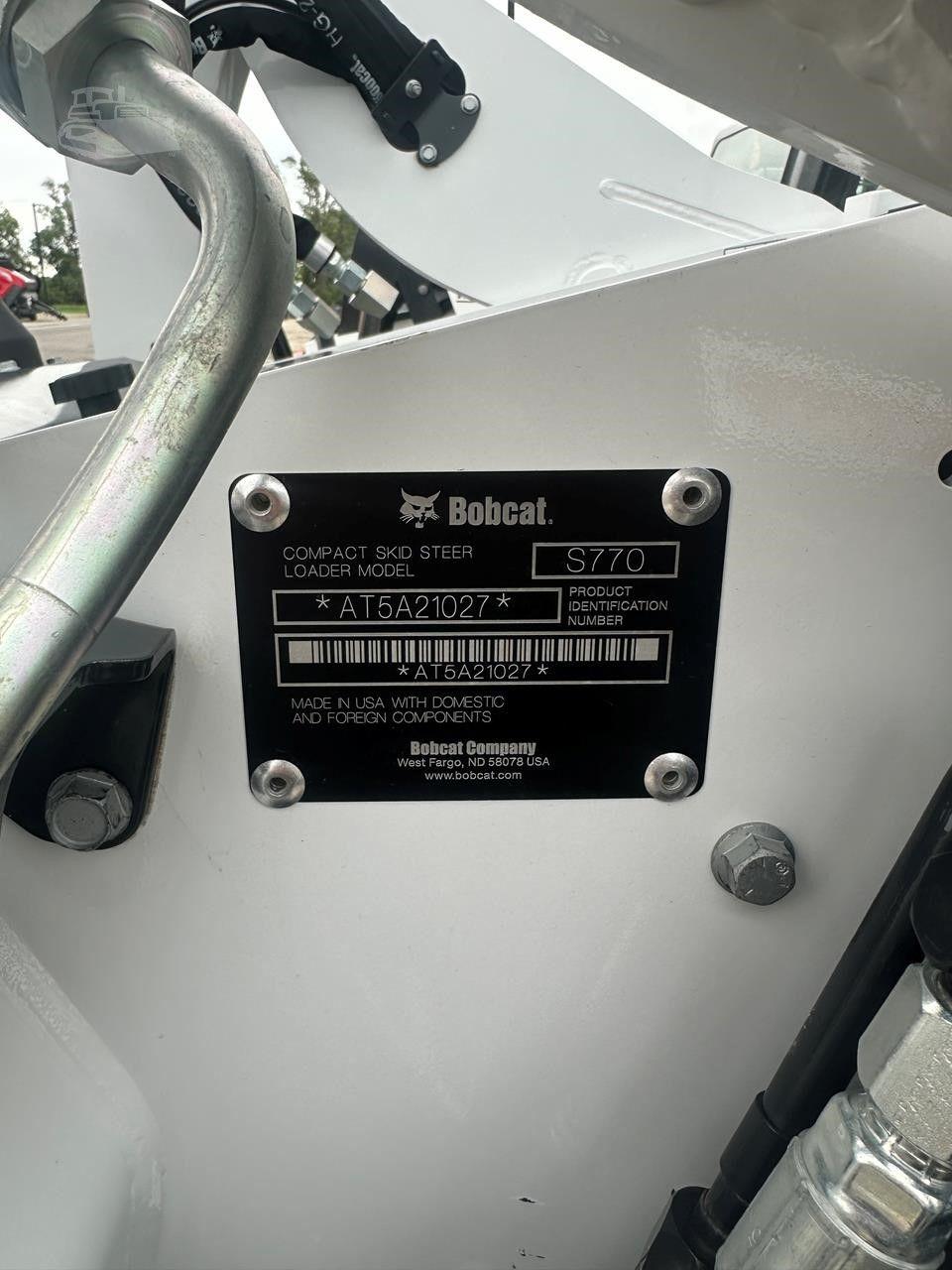 2025 BOBCAT S770 image 10