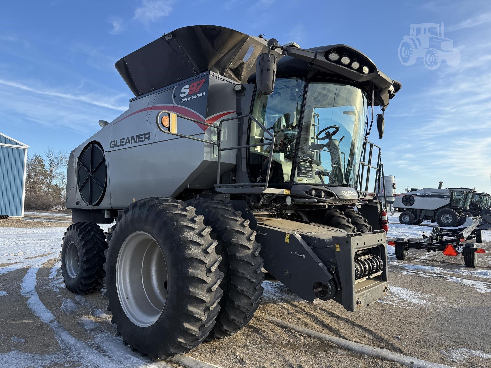 2017 GLEANER S97 image 2