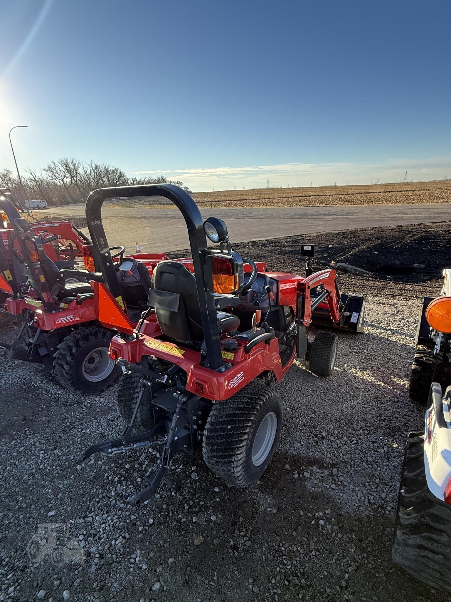 2024 MASSEY FERGUSON GC1725M image 3