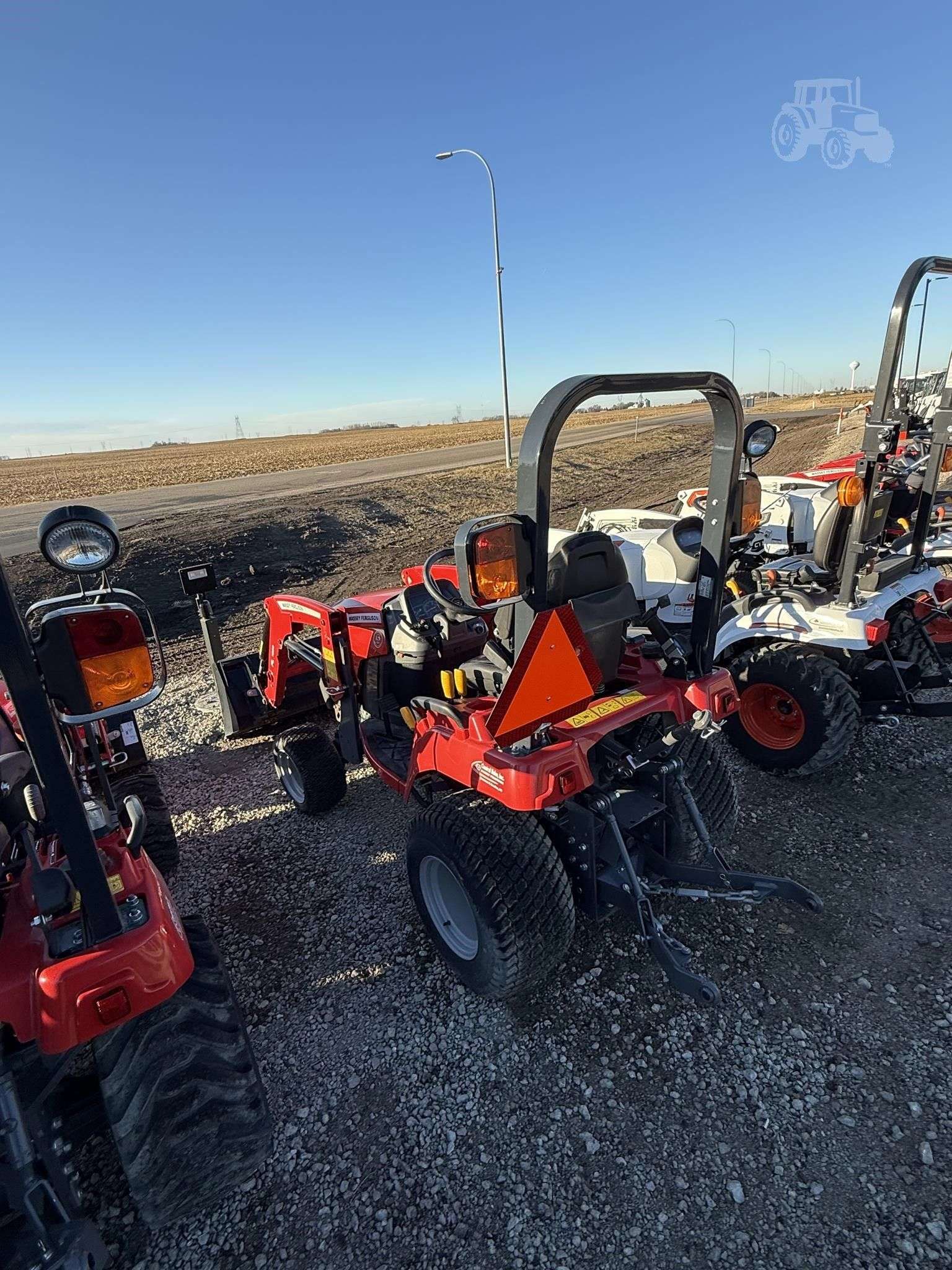 2024 MASSEY FERGUSON GC1725M image 4