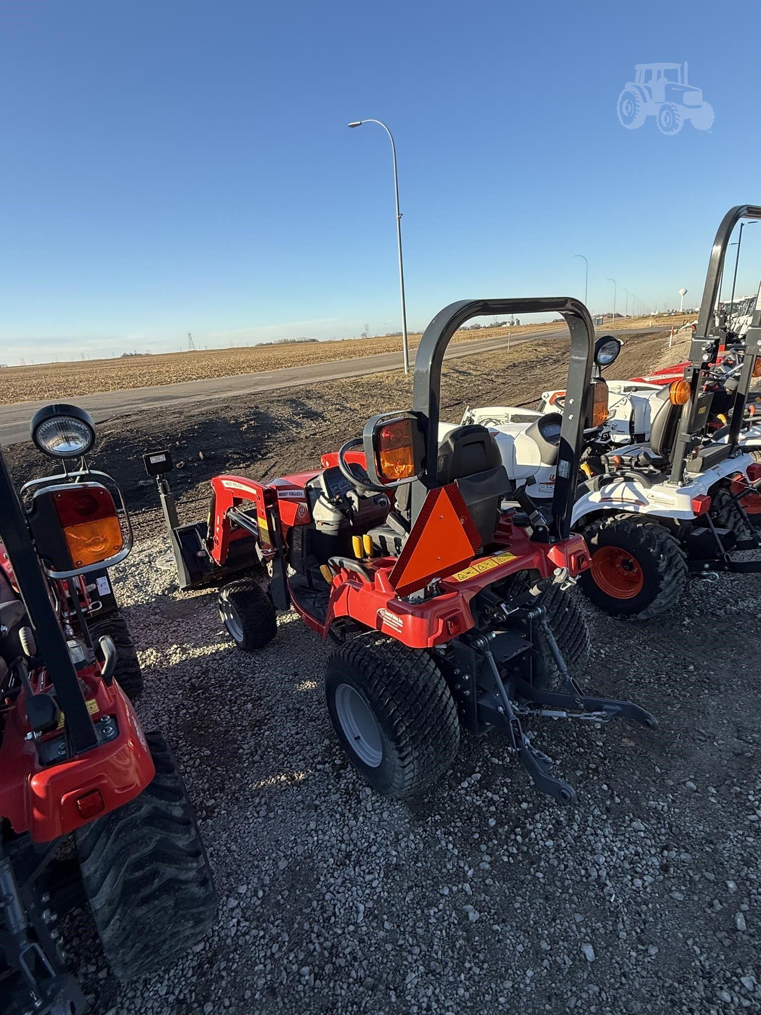 2024 MASSEY FERGUSON GC1725M image 4