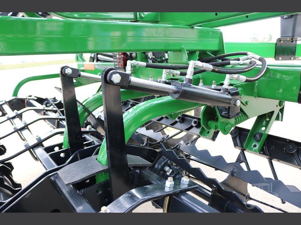 2026 UNVERFERTH ROLLING HARROW 1245D image 3