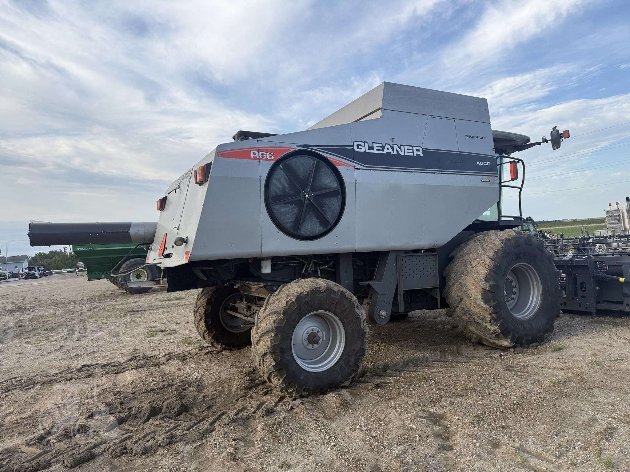 2009 GLEANER R66 image 3