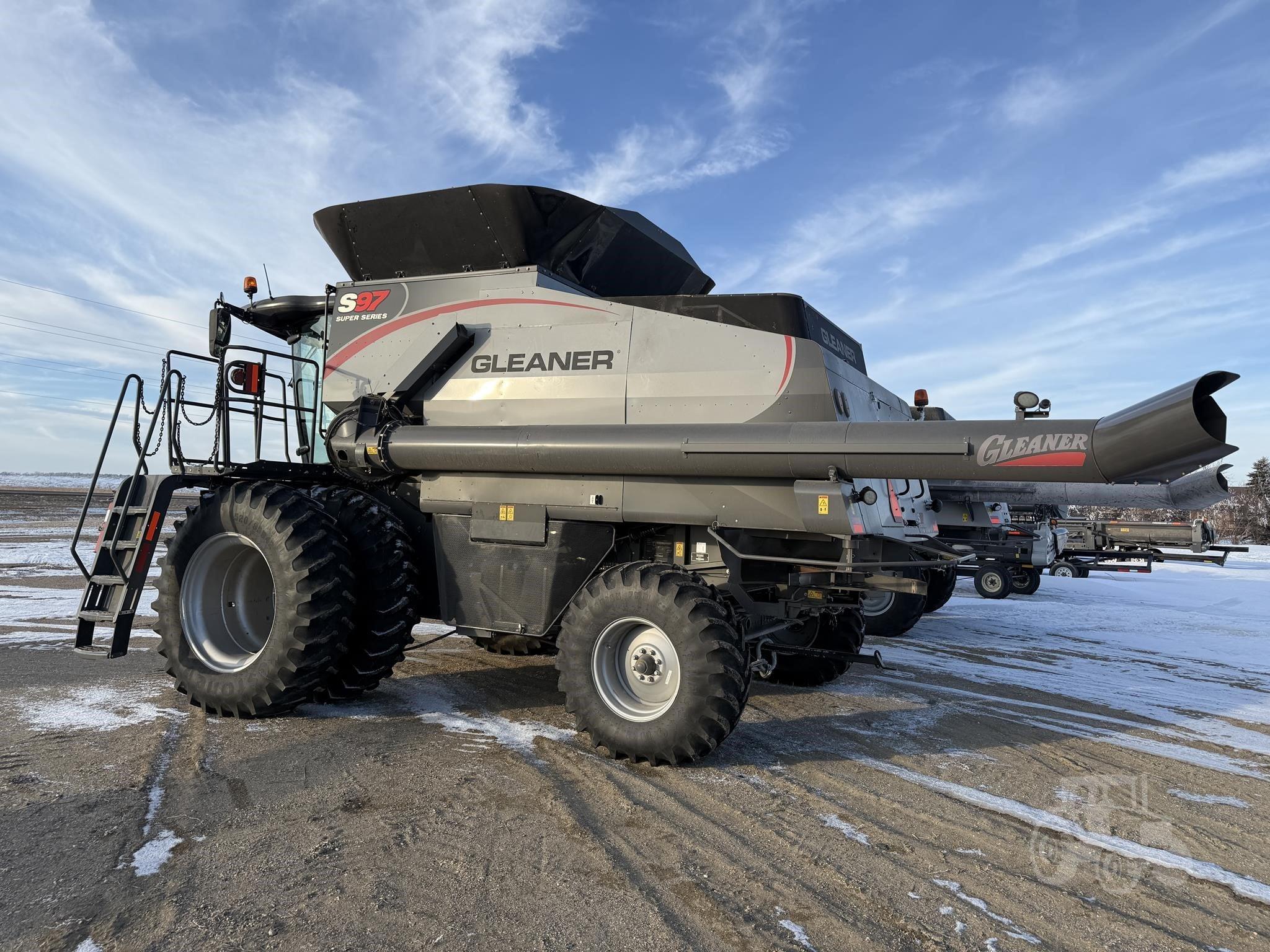 2017 GLEANER S97 image 10