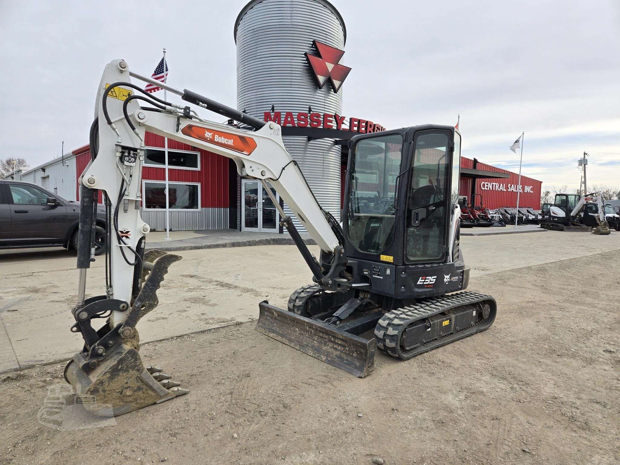 2022 BOBCAT E35R2 image 2