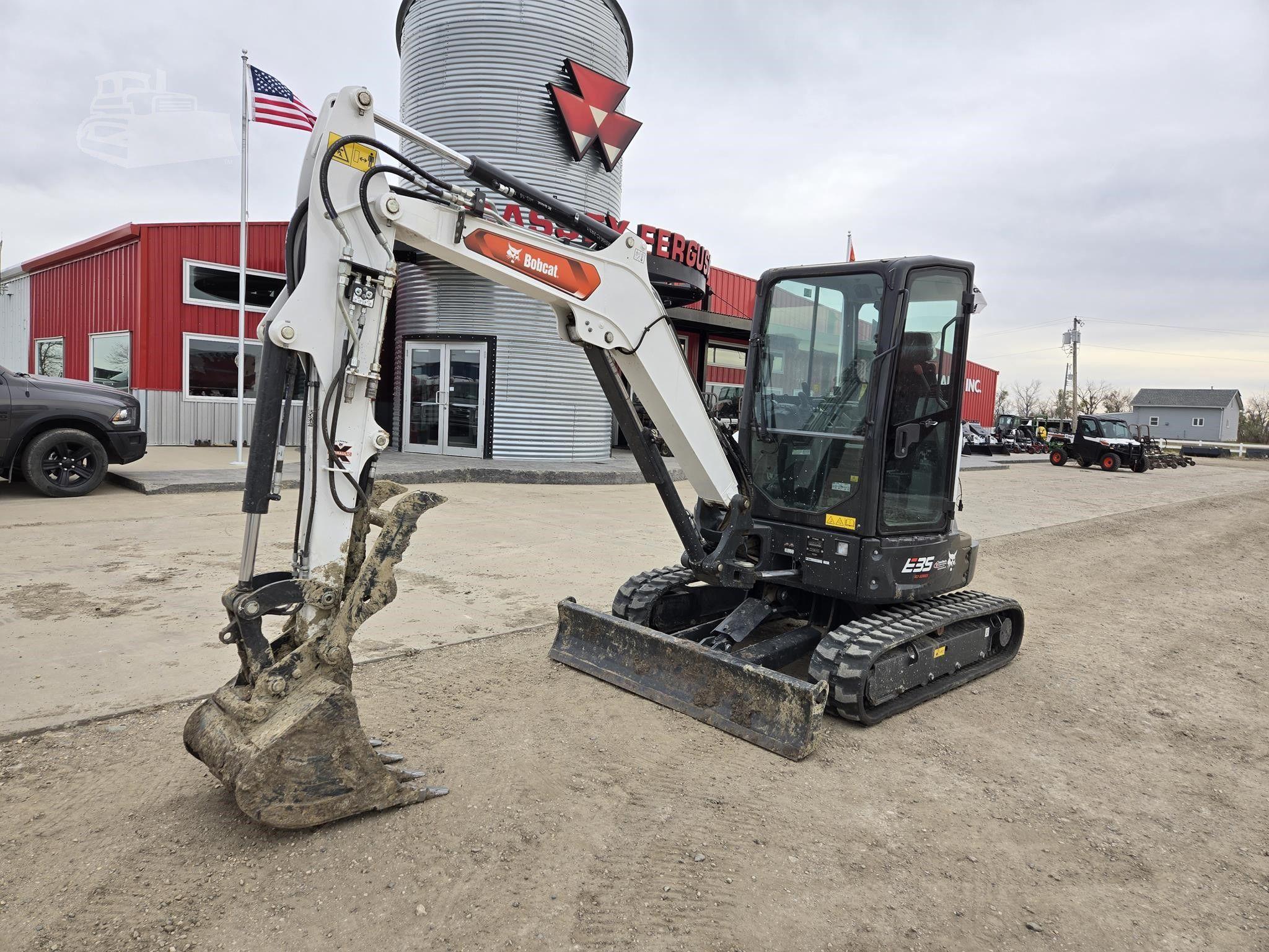2023 BOBCAT E35 image 2