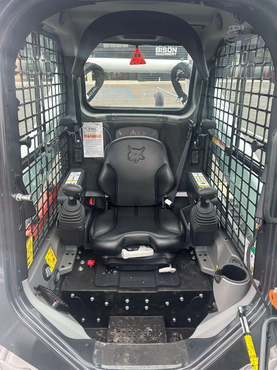 2025 BOBCAT S770 image 7