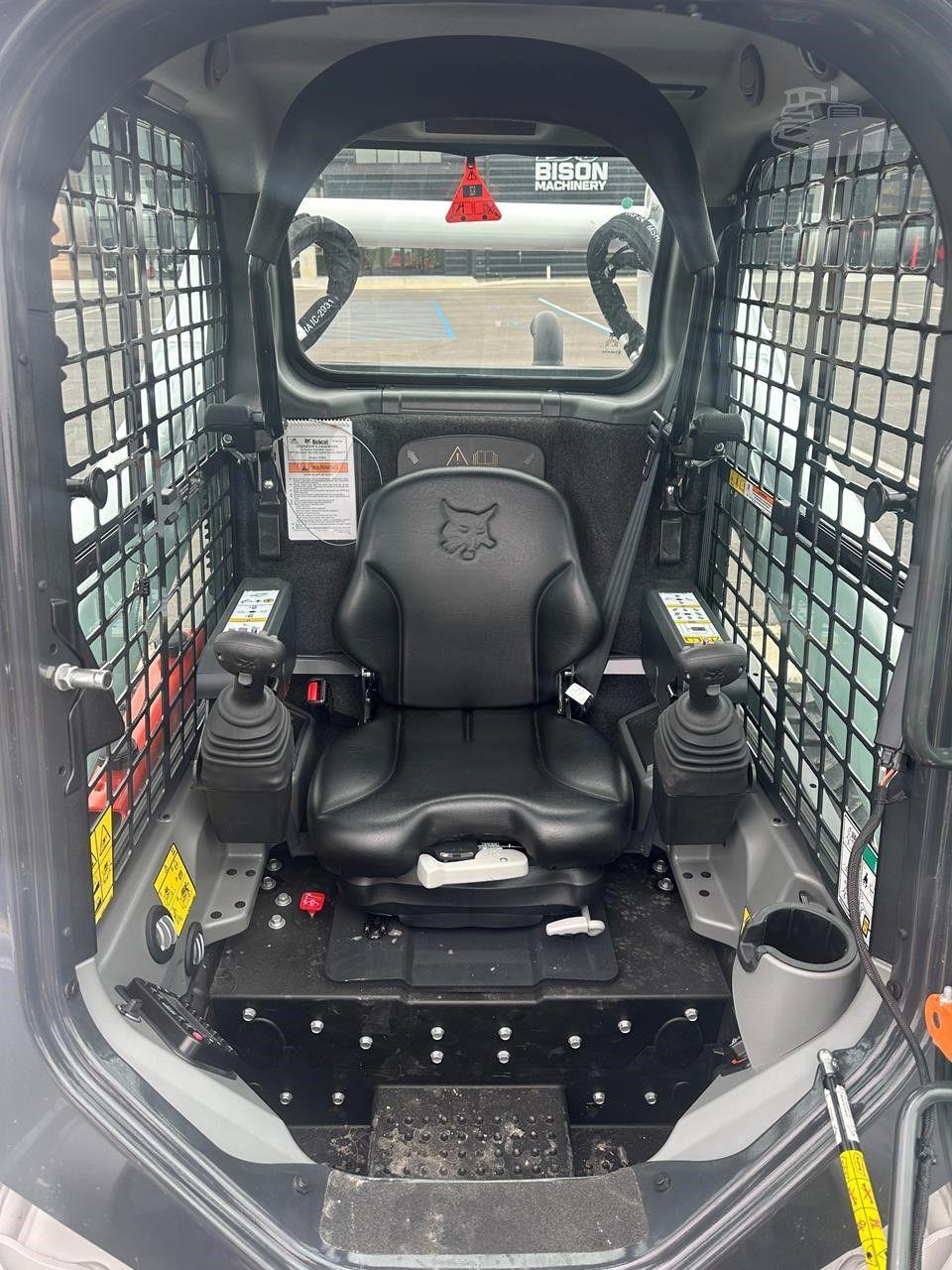 2025 BOBCAT S770 image 7