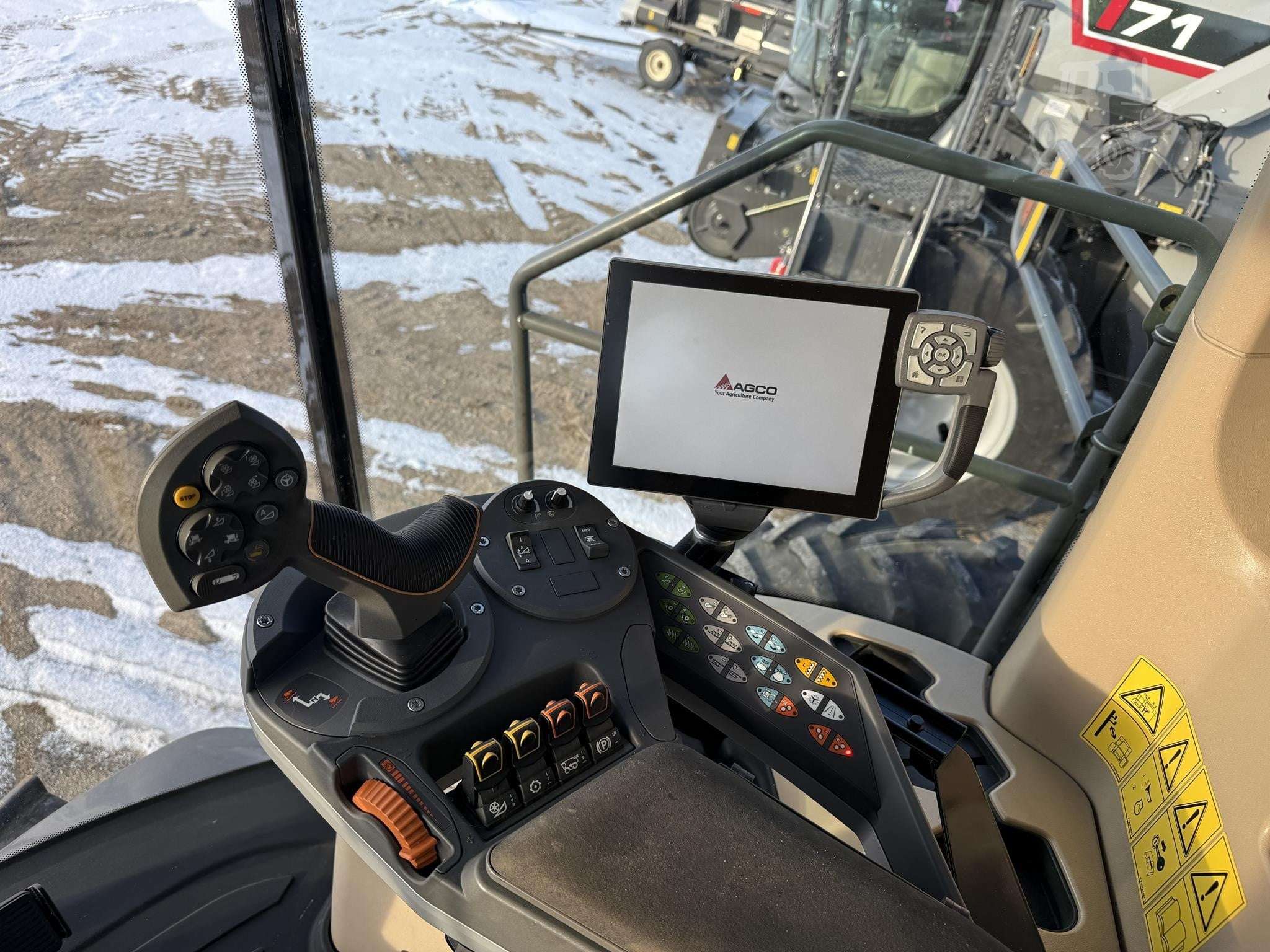 2017 GLEANER S97 image 13