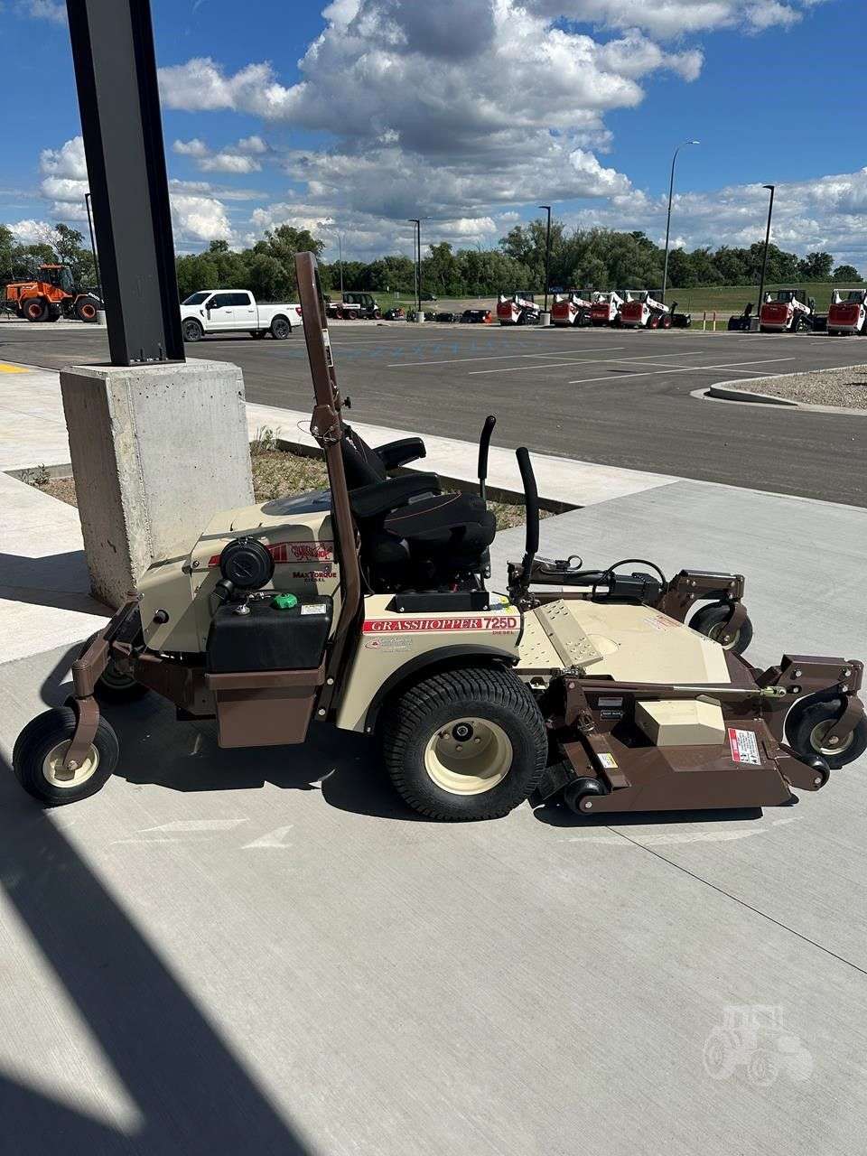 2026 GRASSHOPPER 725DT6 image 2