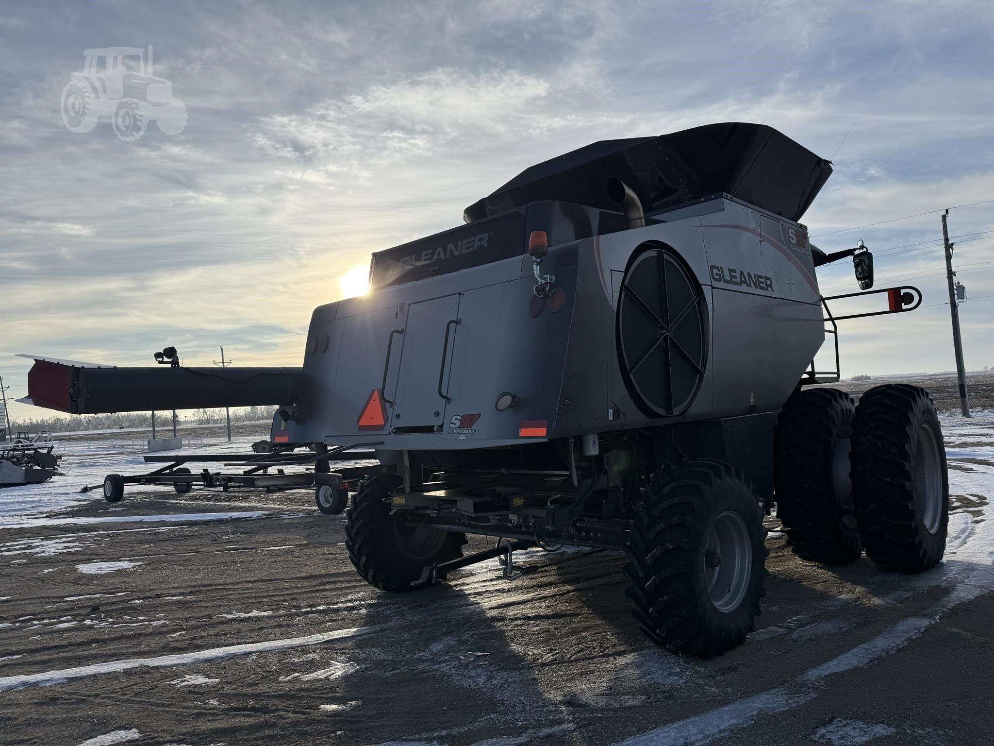 2017 GLEANER S97 image 8