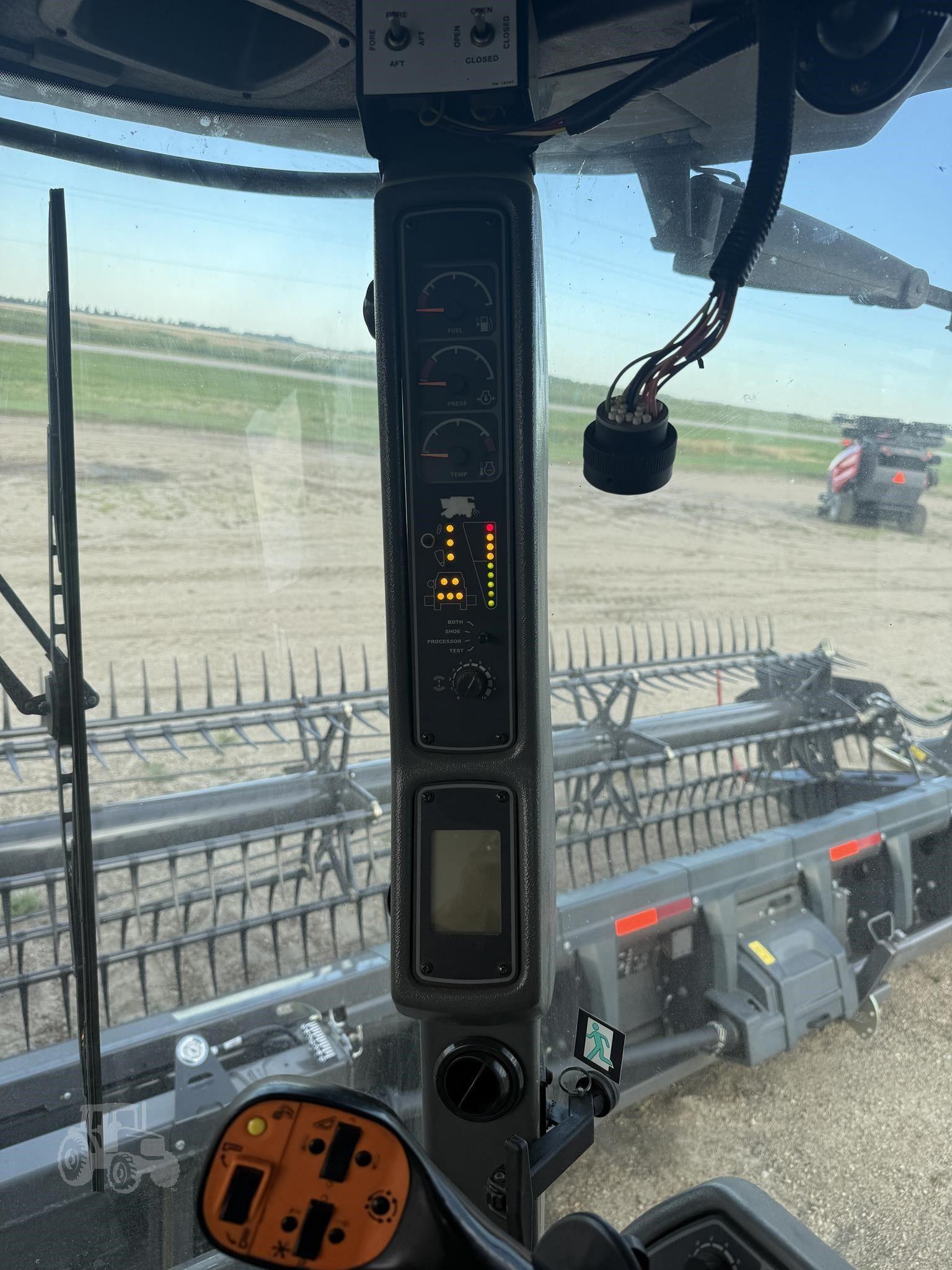 2009 GLEANER R66 image 12