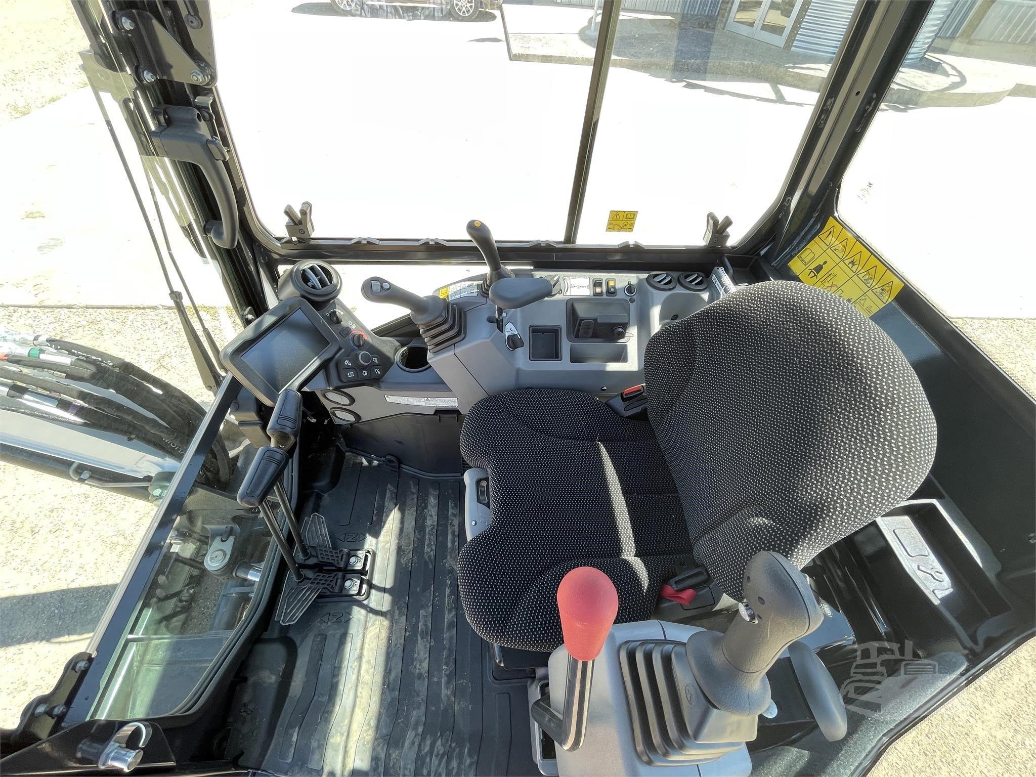 2023 BOBCAT E35R2 image 5