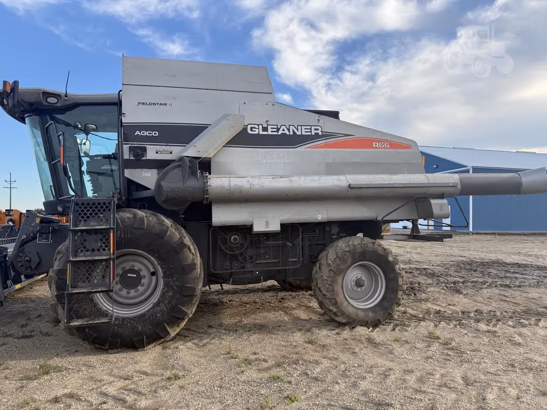3300 Command Series Corn Head