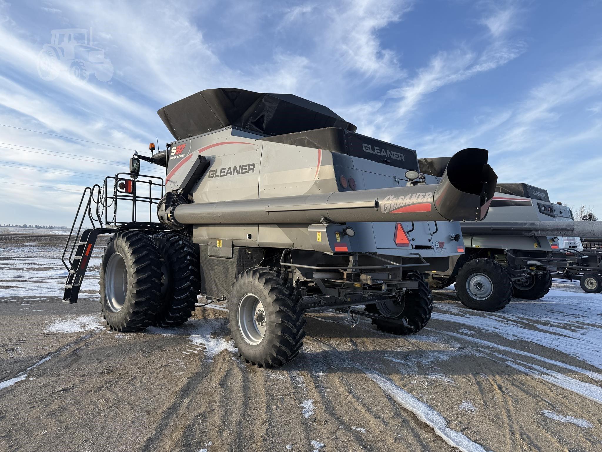 2017 GLEANER S97 image 9