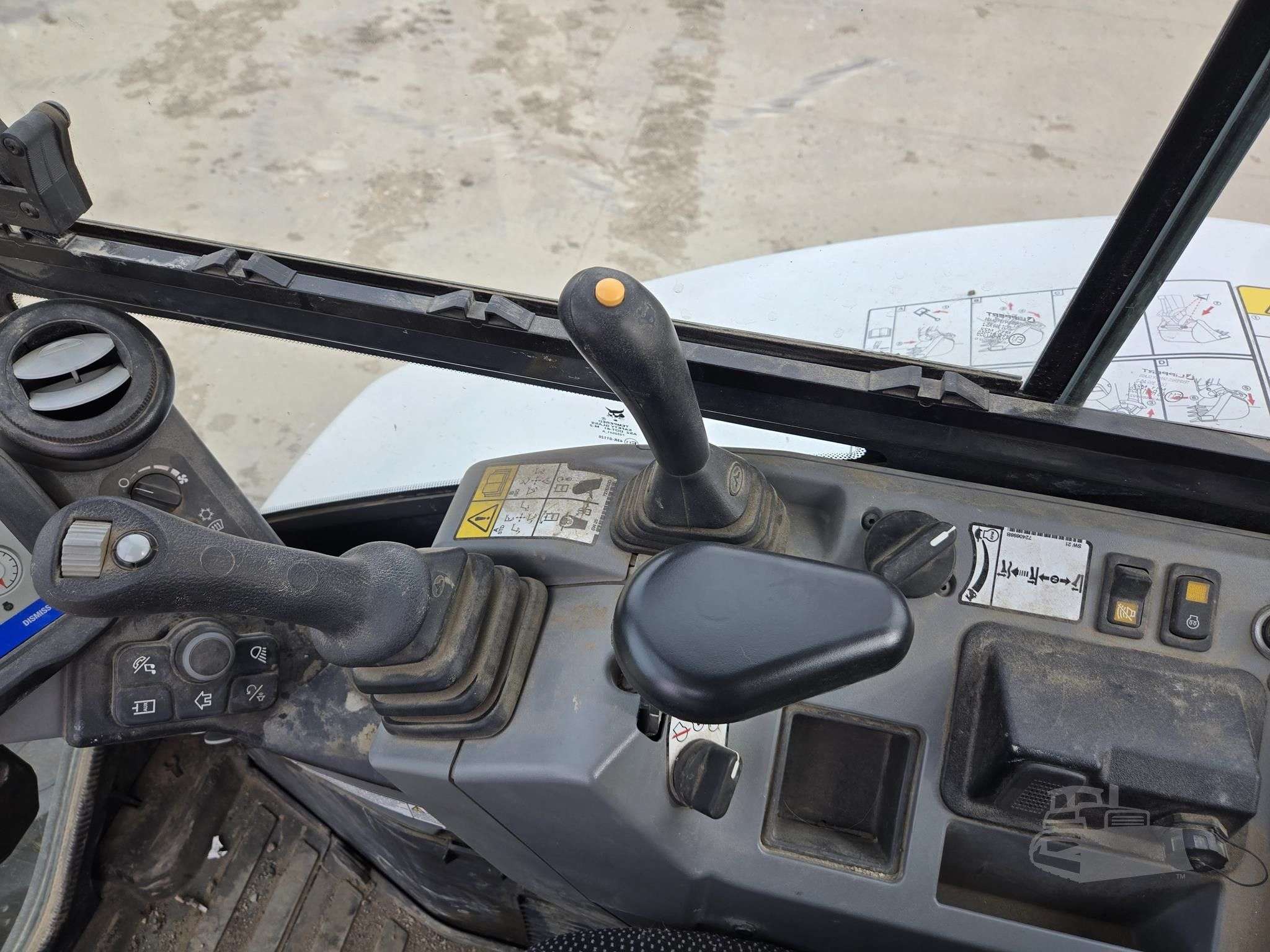 2022 BOBCAT E35R2 image 15