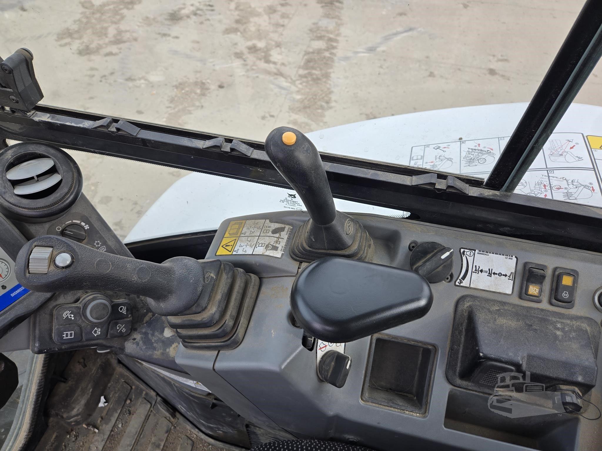 2022 BOBCAT E35R2 image 15