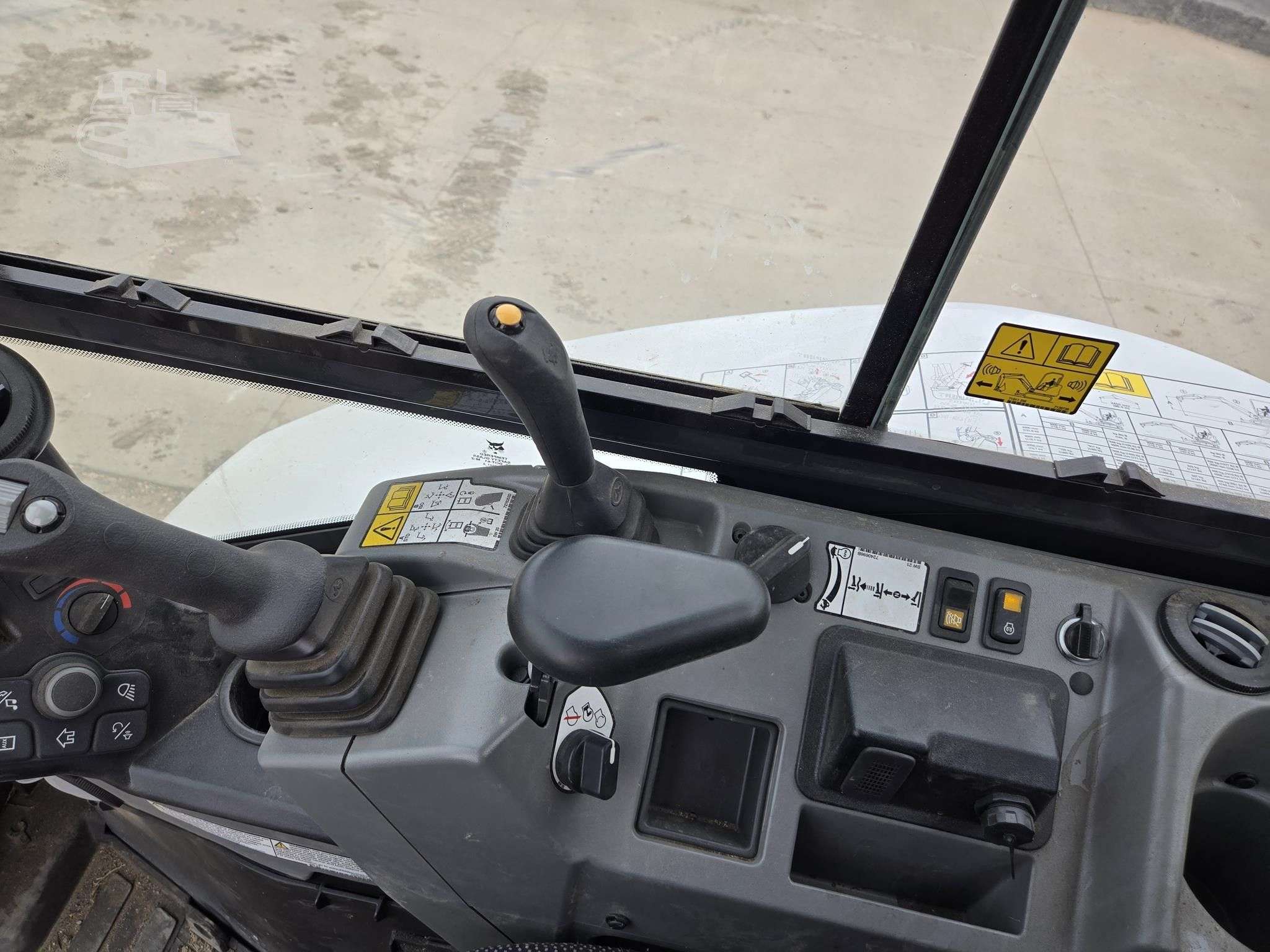2023 BOBCAT E35 image 11