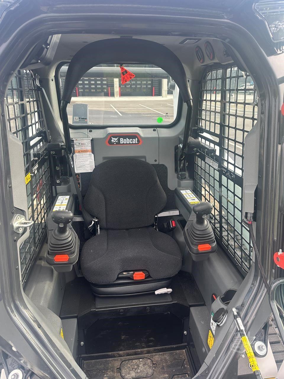 2025 BOBCAT T76 image 7