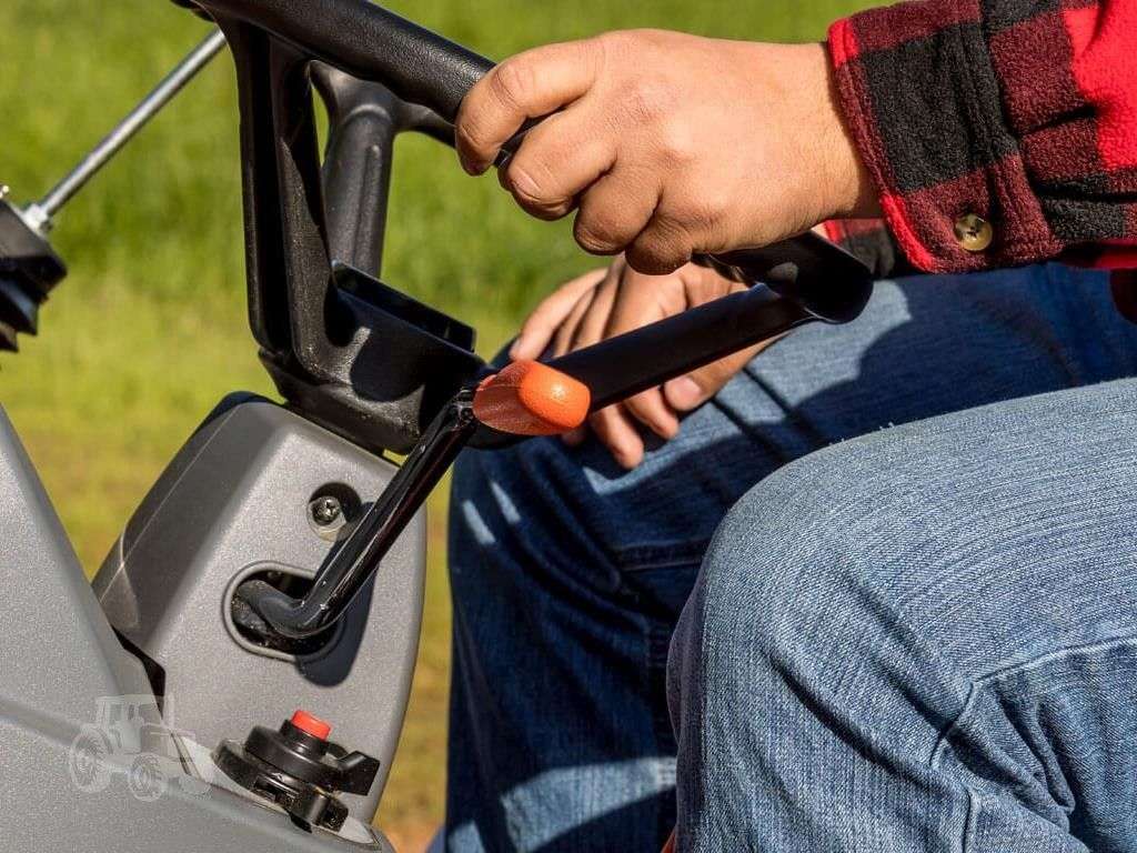 2026 MASSEY FERGUSON 1825E image 5
