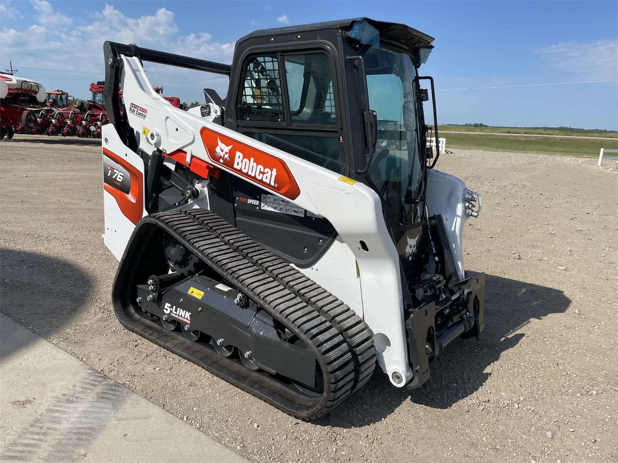2024 BOBCAT T76 image 2
