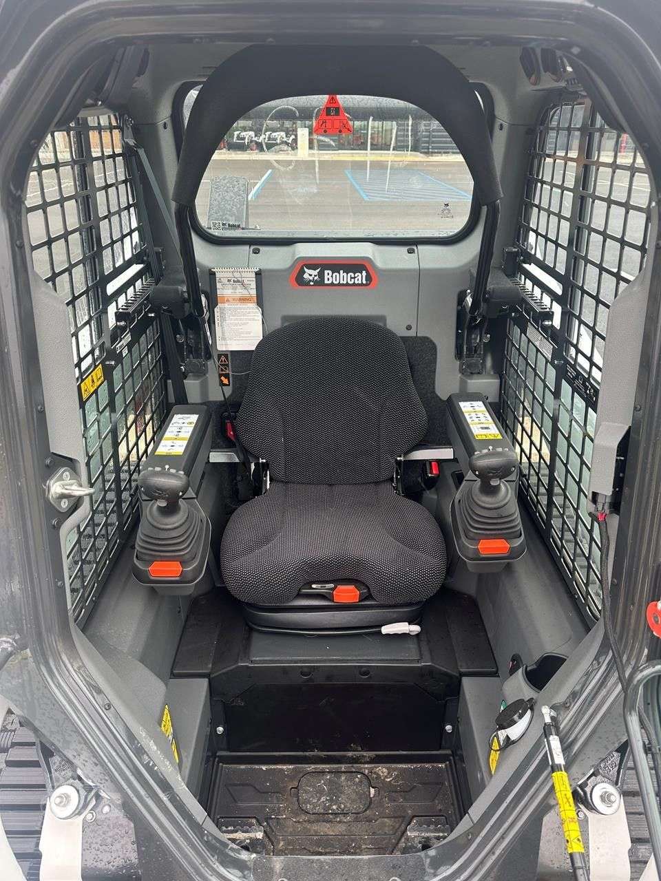 2025 BOBCAT T66 image 7