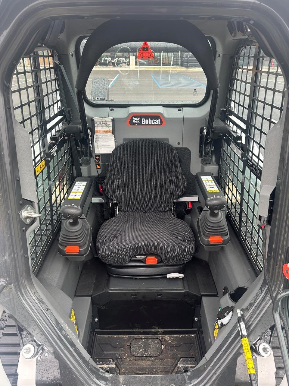 2025 BOBCAT T66 image 7