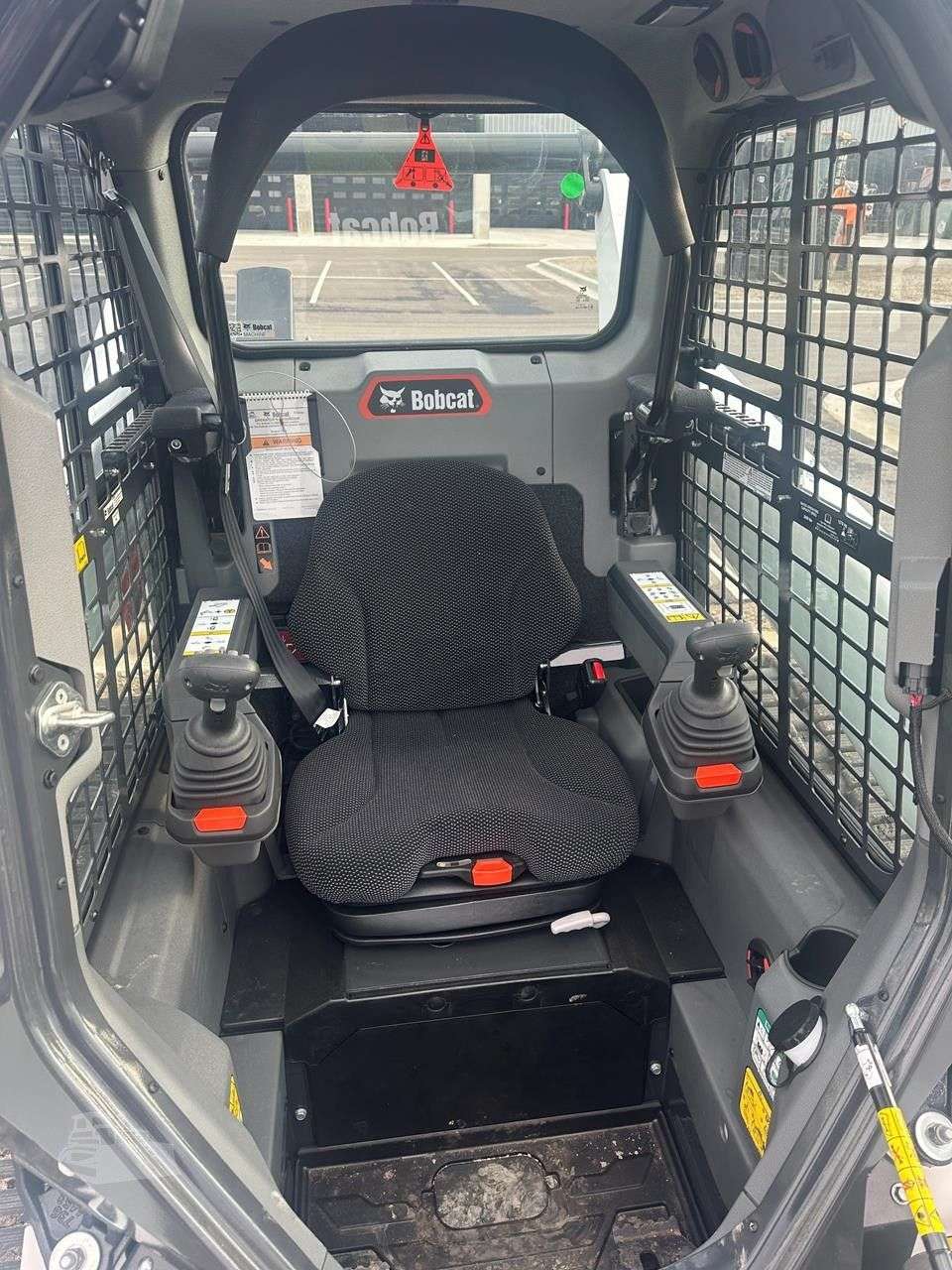 2025 BOBCAT T76 image 8