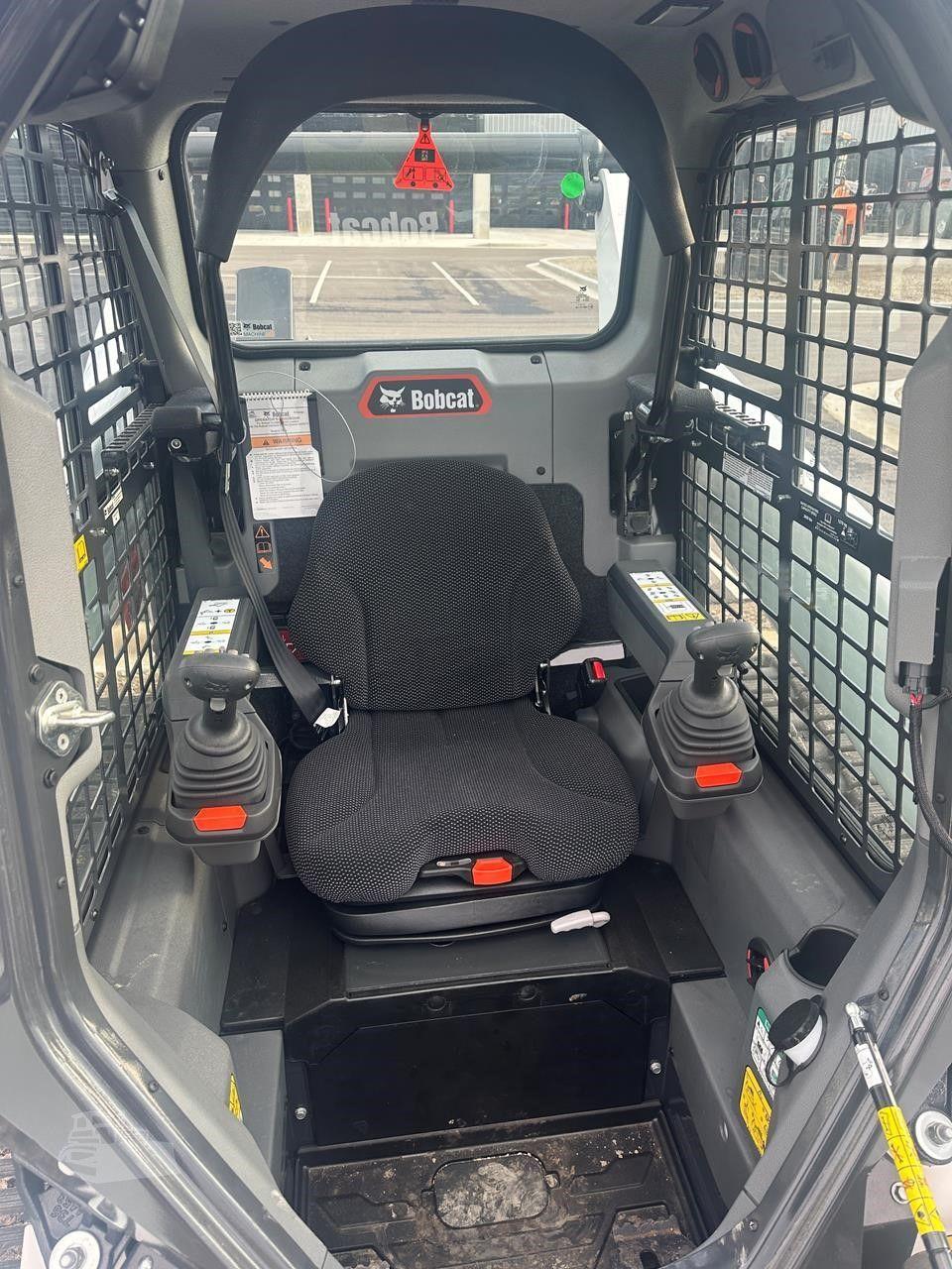 2025 BOBCAT T76 image 8