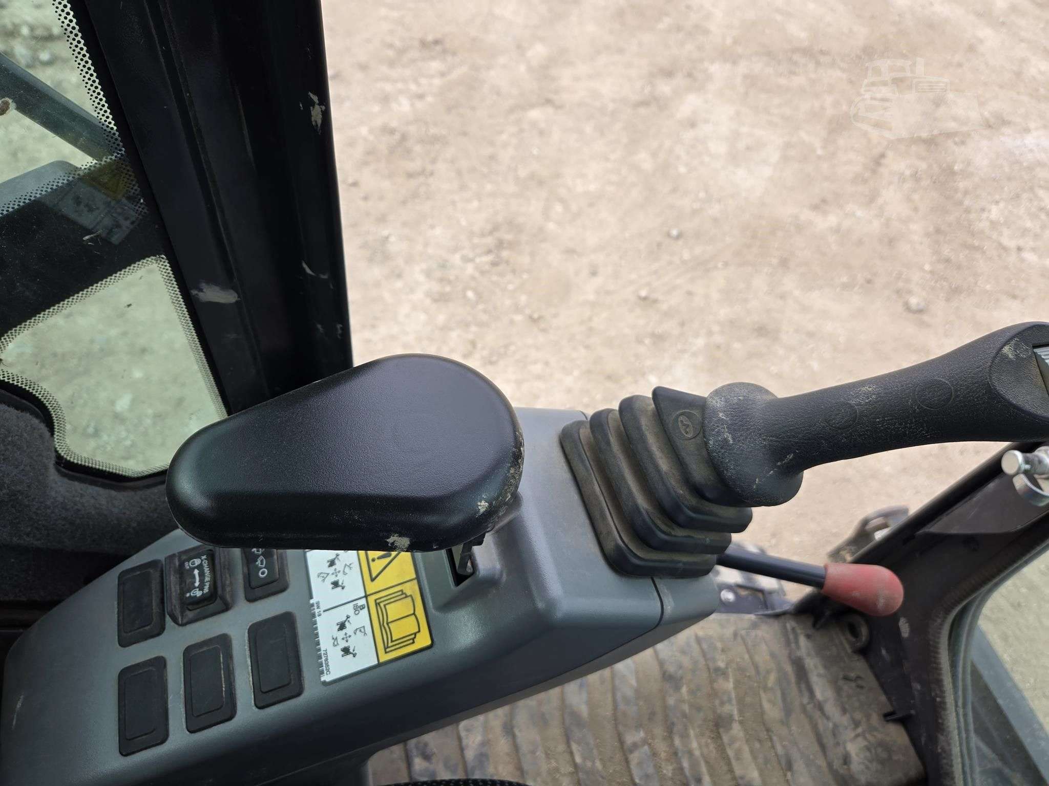 2022 BOBCAT E35R2 image 16
