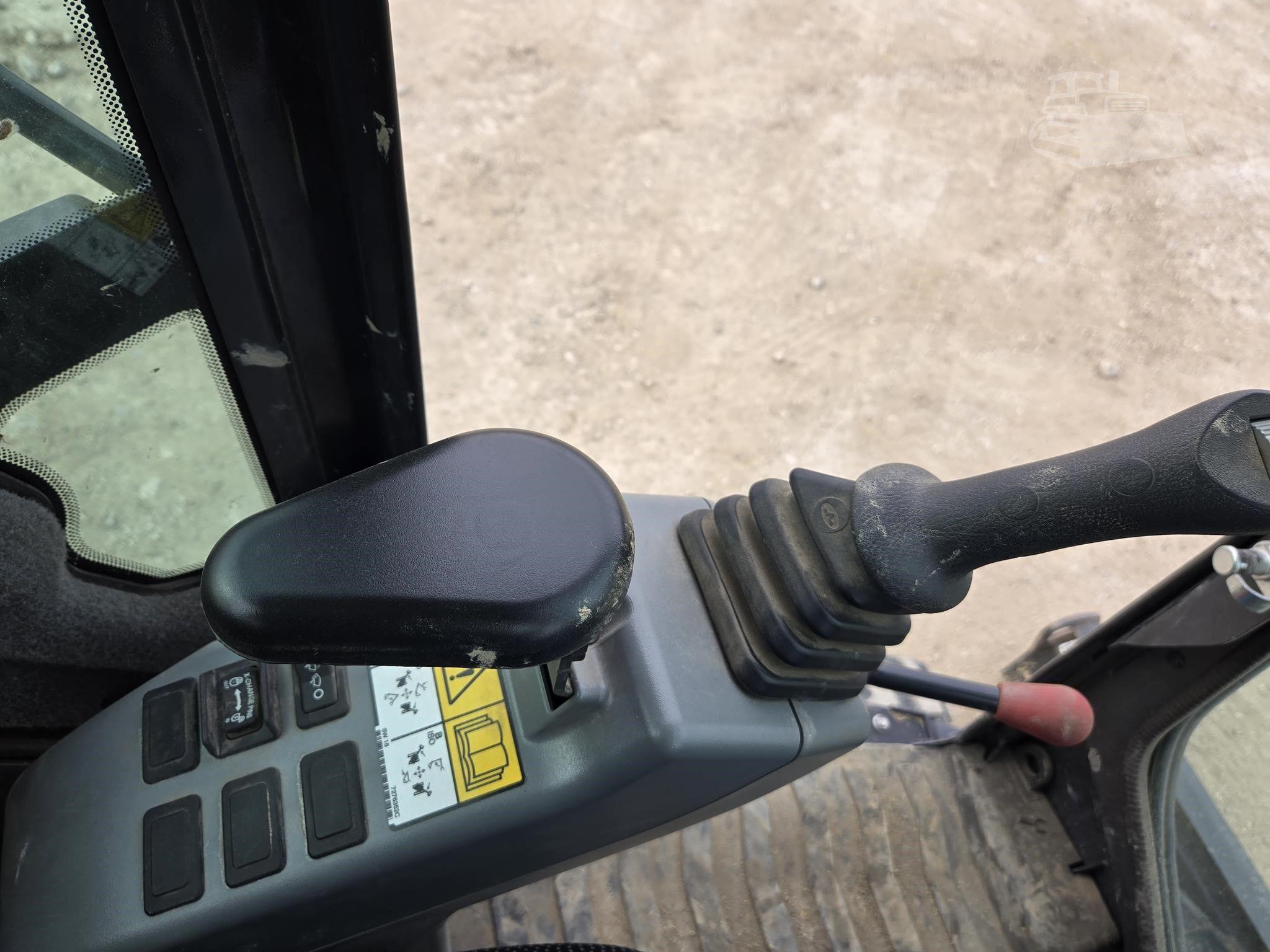 2022 BOBCAT E35R2 image 16