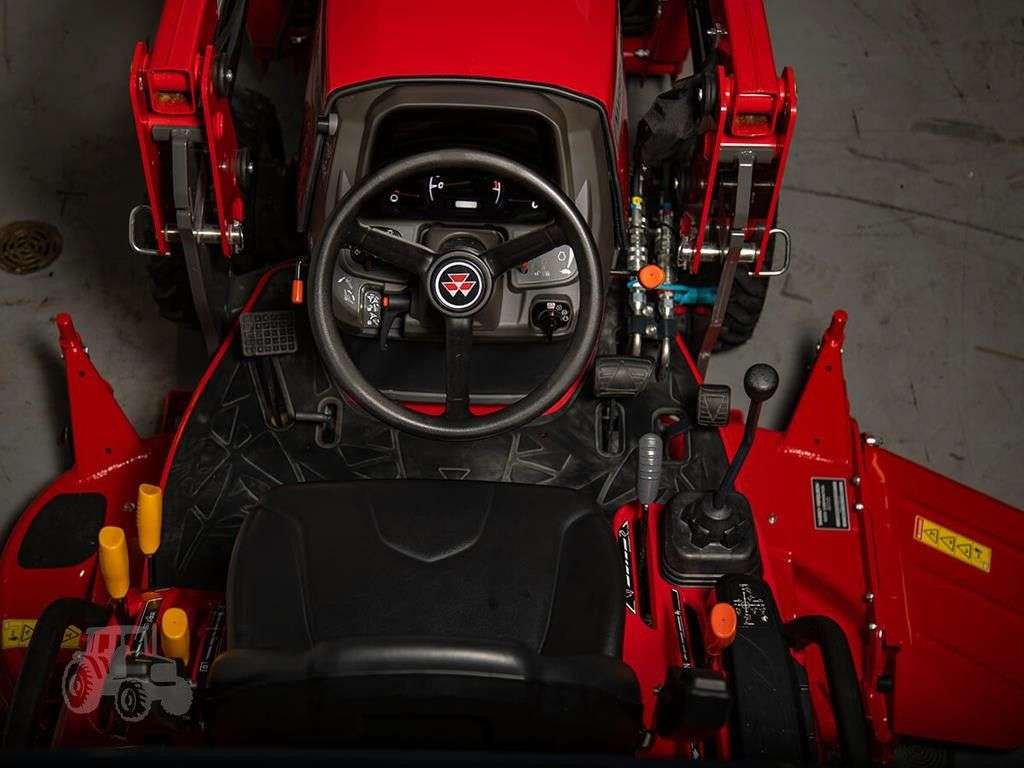 2026 MASSEY FERGUSON GC1723E image 3