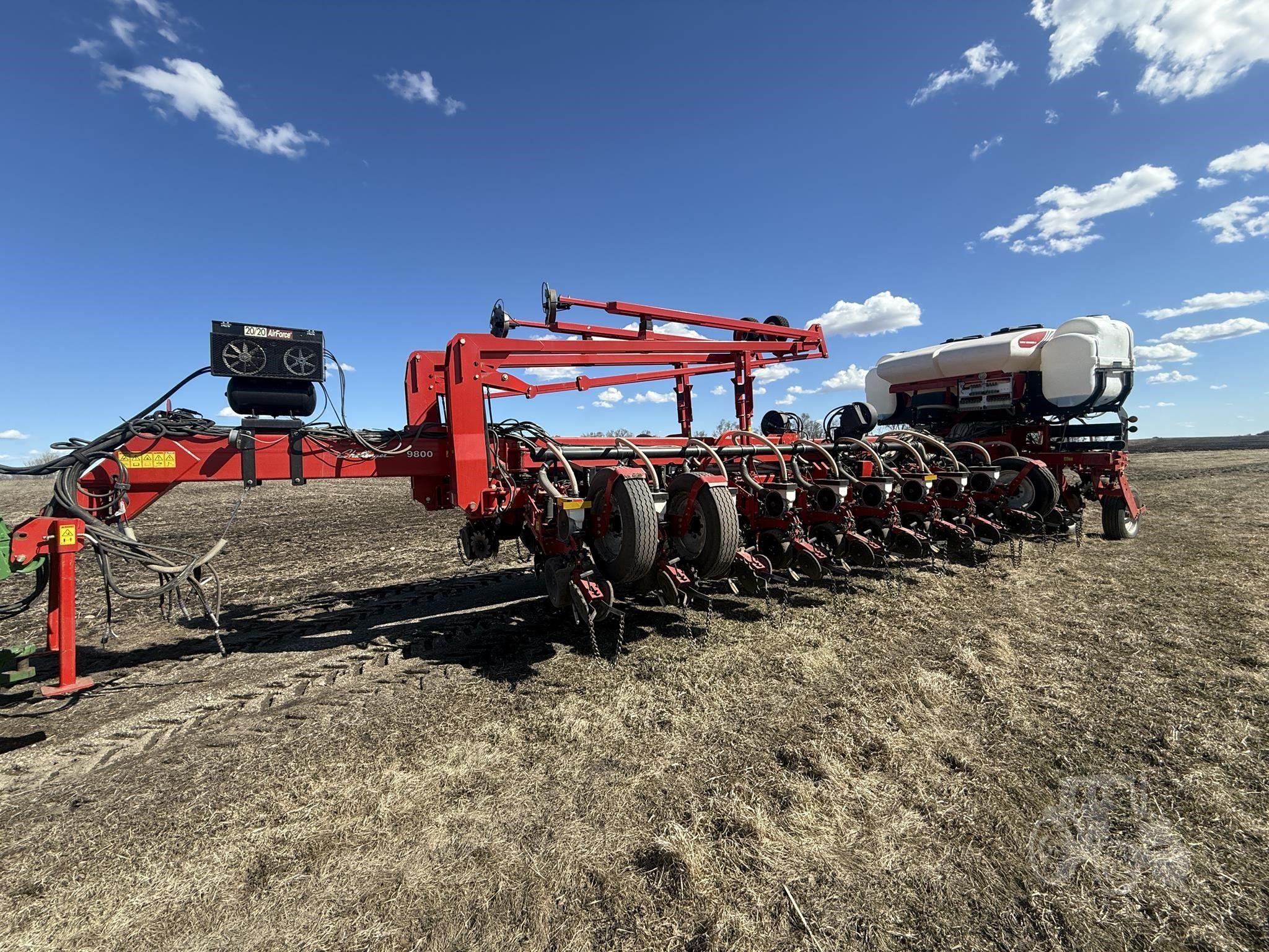 2014 MASSEY FERGUSON 9824