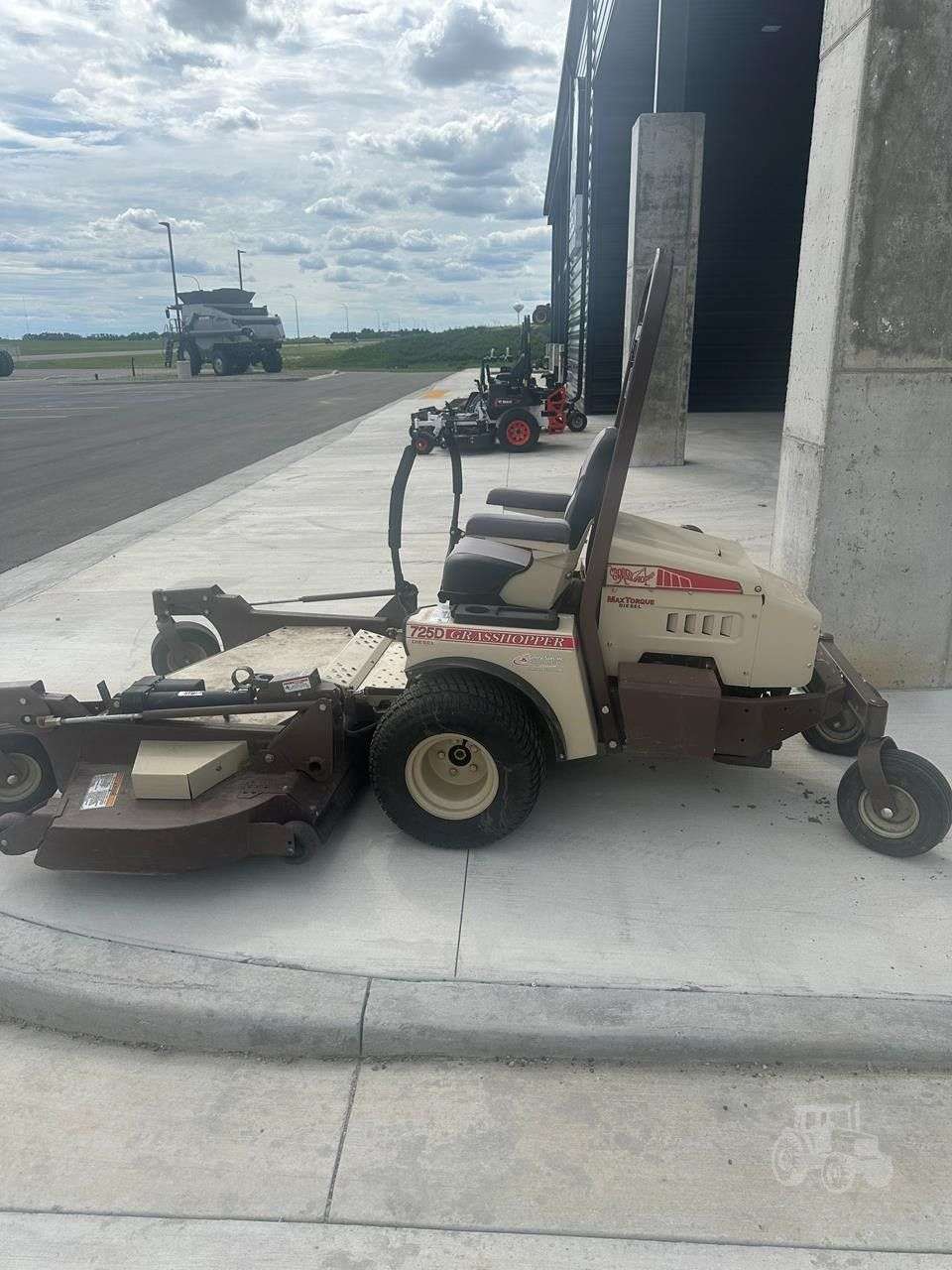 2024 GRASSHOPPER 725D image 6