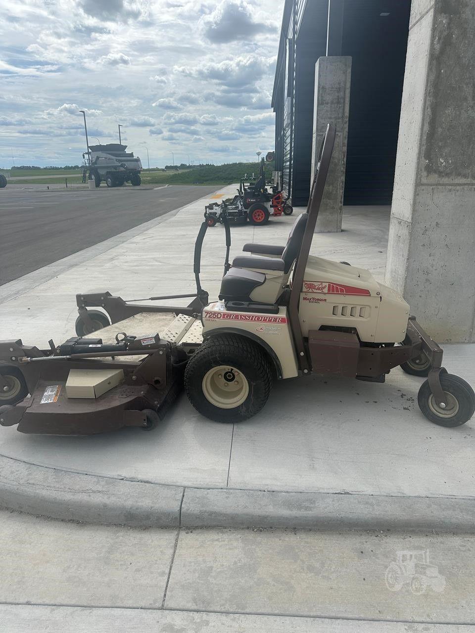 2024 GRASSHOPPER 725D image 6