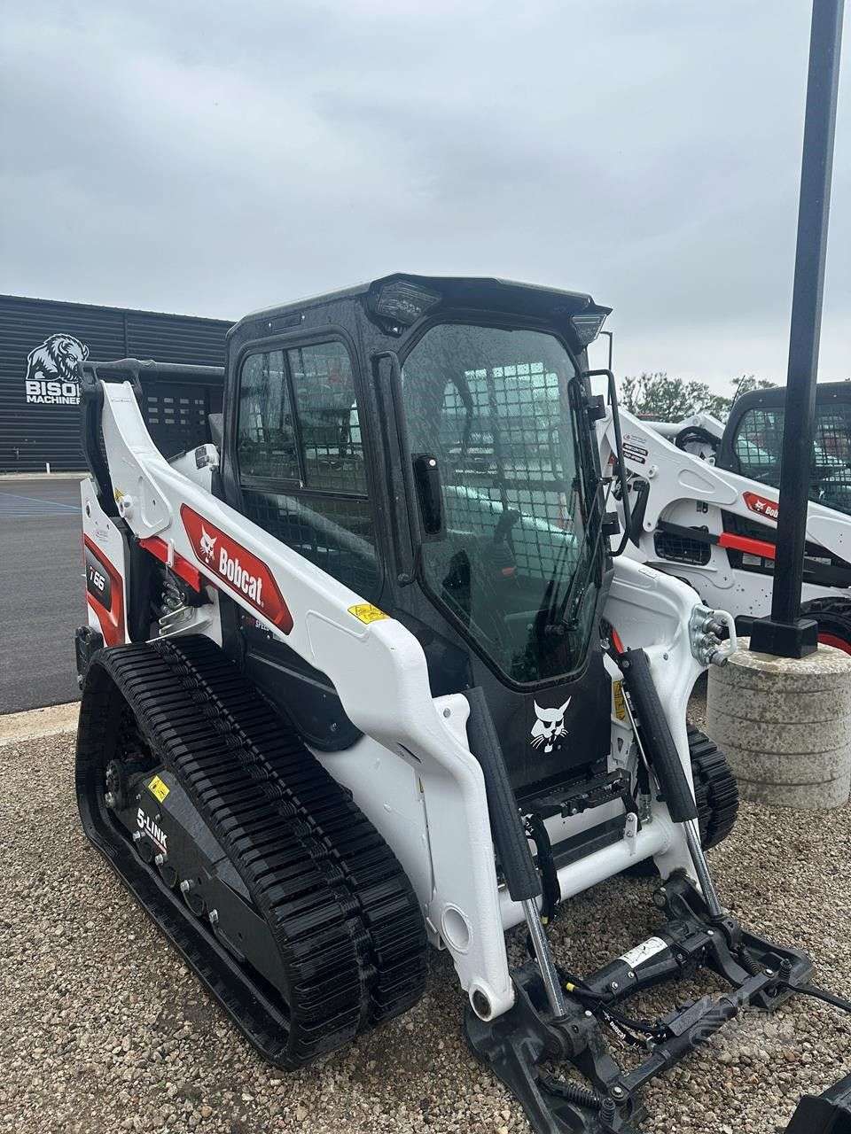 2025 BOBCAT T66 image 2