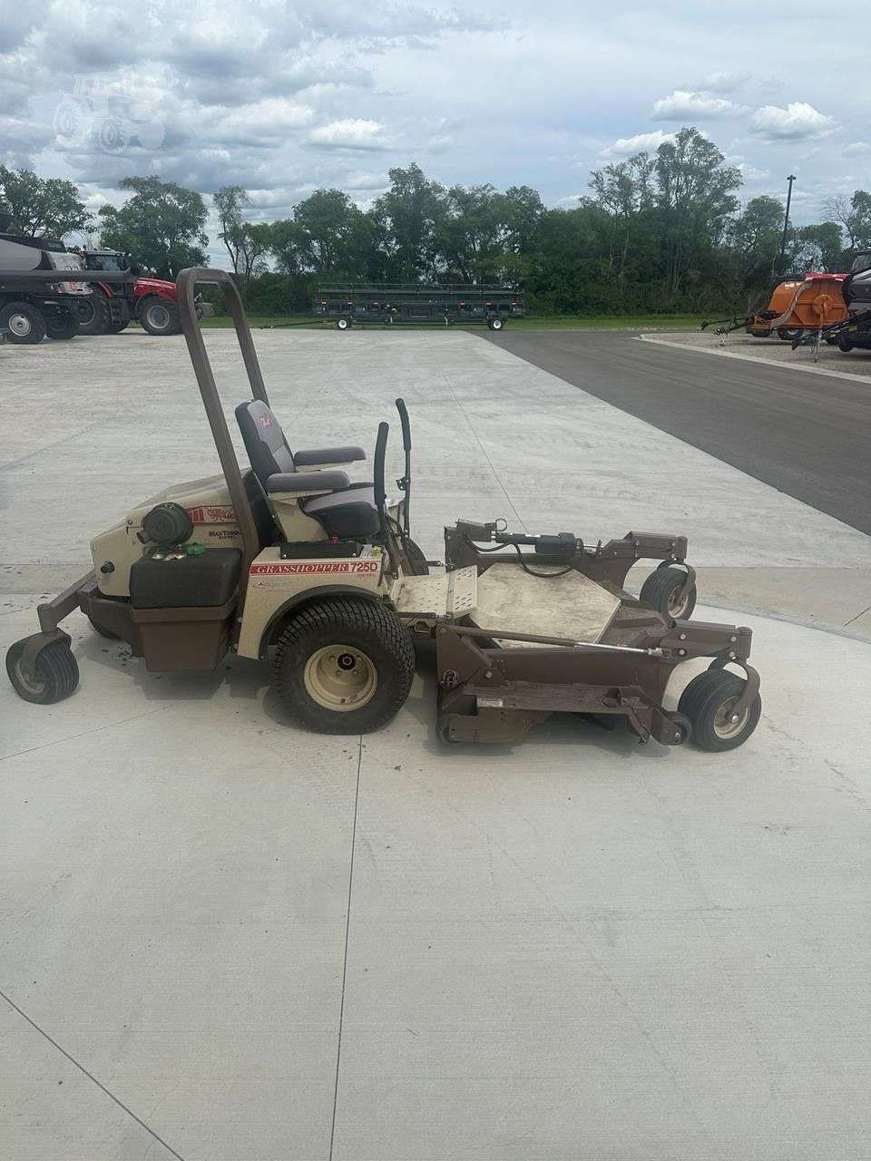 2024 GRASSHOPPER 725D image 2