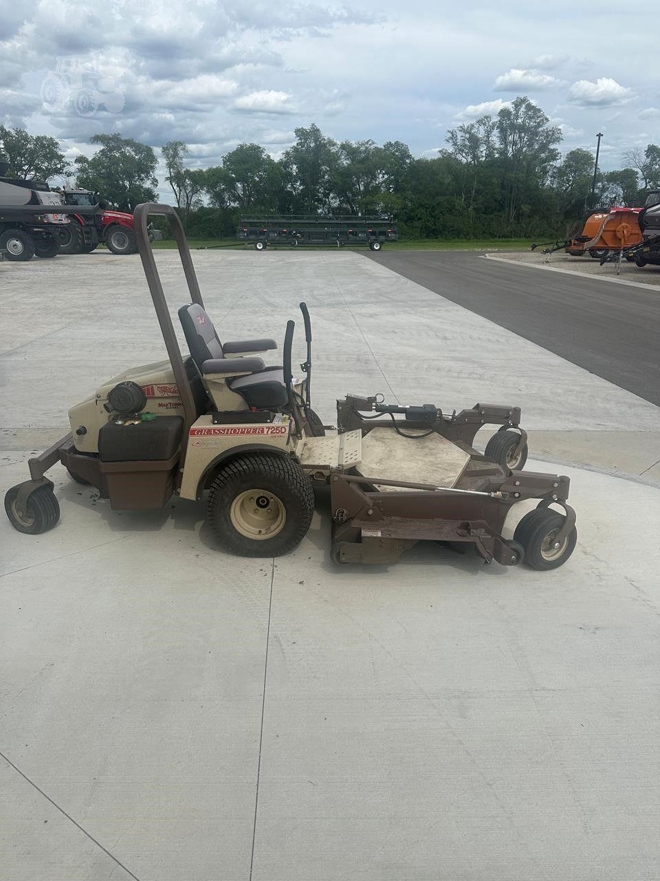 2024 GRASSHOPPER 725D image 2