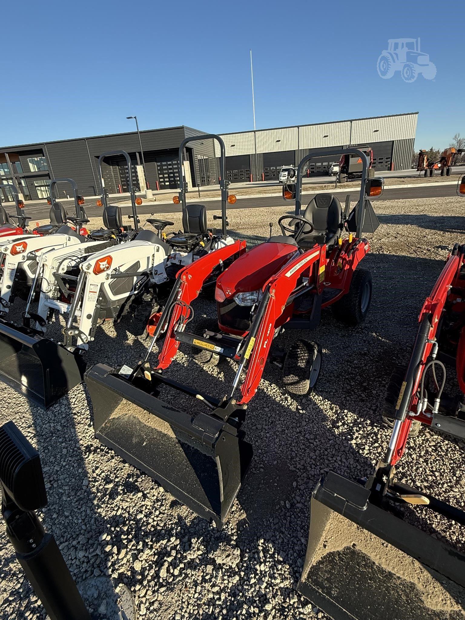 2024 MASSEY FERGUSON GC1725M